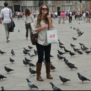 Meet your Posher, Joy